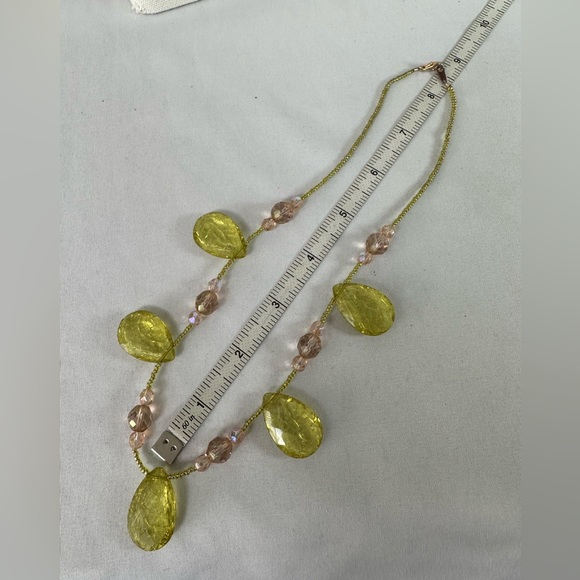 Unique chartreuse green crackle bead necklace - Picture 5 of 6